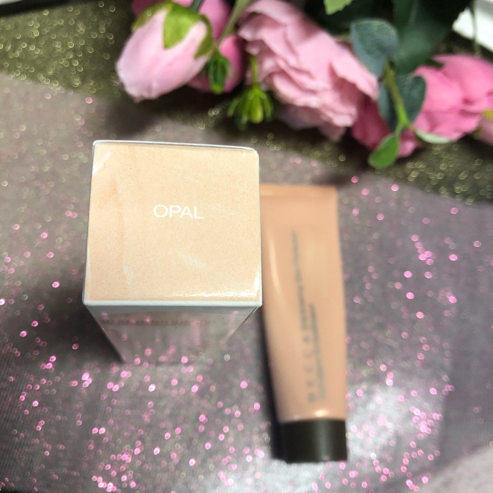 Becca shimmering skin perfector liquid highlighter - Picture 3 of 7